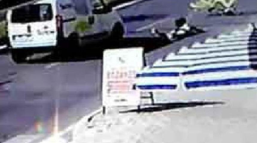 Hafif Ticari Aracın &Ccedil;arptığı Bisikletli Yaralandı