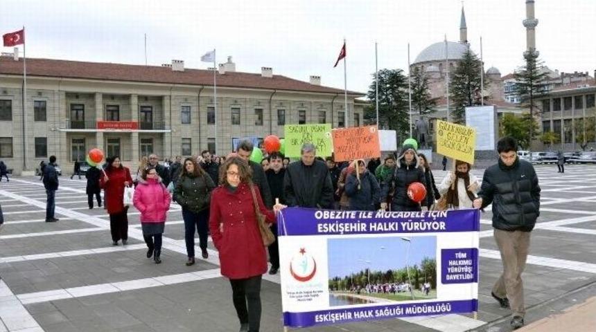 Sağlıklı Beslenme Ve Hareketli Yaşam Y&uuml;r&uuml;y&uuml;şleri S&uuml;r&uuml;yor