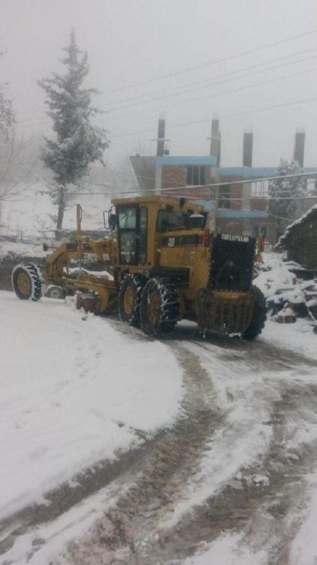 Kar, Ödemiş'te Ulaşımı Aksattı