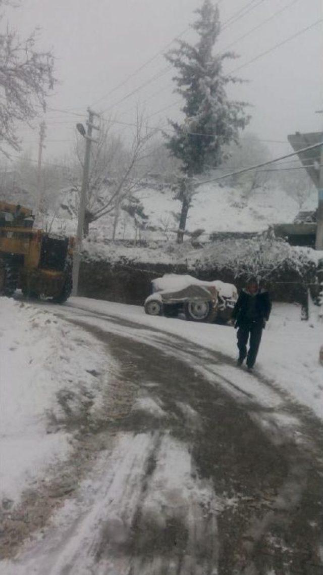 Kar, Ödemiş'te Ulaşımı Aksattı