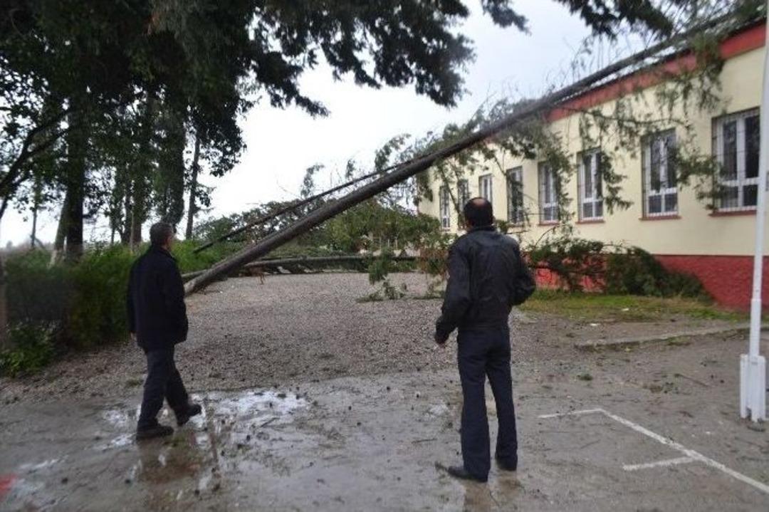 Fırtına Ve Yağış Osmaniye&rsquo;de Hayatı Fel&ccedil; Etti