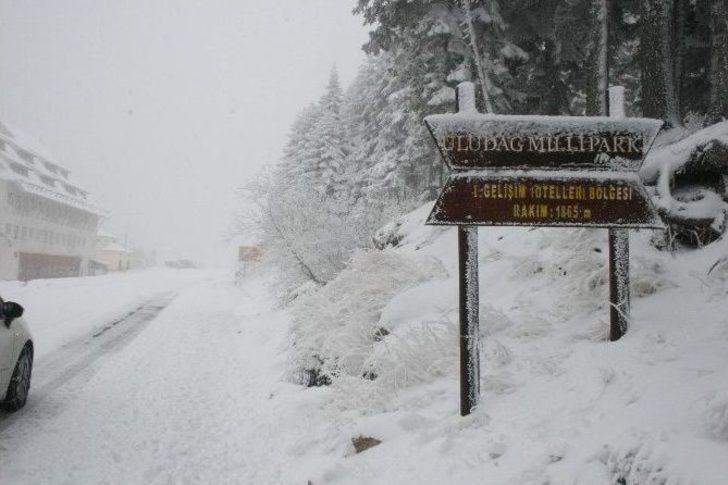 Uludağ’a Kar Yağdı Araçlar Yollarda Kaldı G4