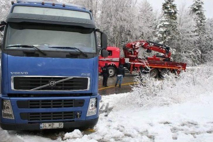 Uludağ’a Kar Yağdı Araçlar Yollarda Kaldı G5