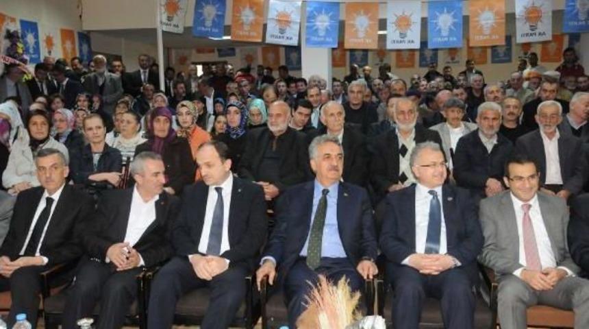 ESKİ BAKAN YAZICI&rsquo;NIN S&Ouml;ZLERİ KONGREYİ KARIŞTIRDI