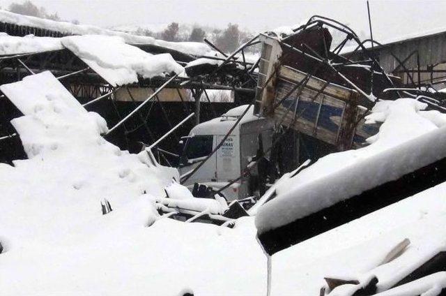 Simav’daki Kereste Fabrikalarının Çatıları Yoğun Kara Dayanamadı