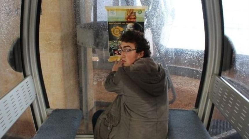 Tıp &Ouml;ğrencilerinden &Ouml;rnek Davranış