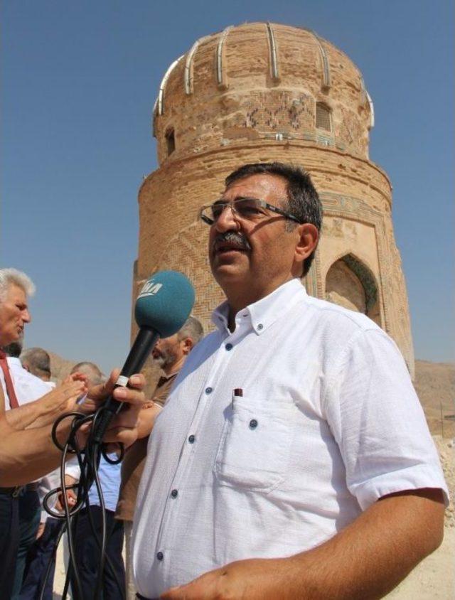 Eski Bakan Ve Bürokratlar Hasankeyf’i Gezdi