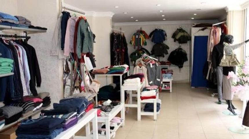 HAKKARİ'DE DAR GELİRLİ &Ouml;ĞRENCİLER İ&Ccedil;İN 'SEVGİ MAĞAZASI'