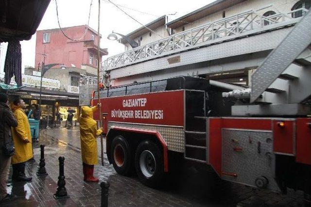 Gaziantep’te İş Yerlerinin Çatısı Çöktü