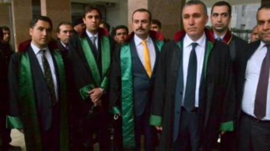 Yasa Dışı Dinlemeden G&ouml;zaltına Alınan Polisler Adliyede (2)