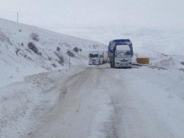 Tipi Ve Çığ Yüzünden Erzurum'da Ulaşım Durdu (4)