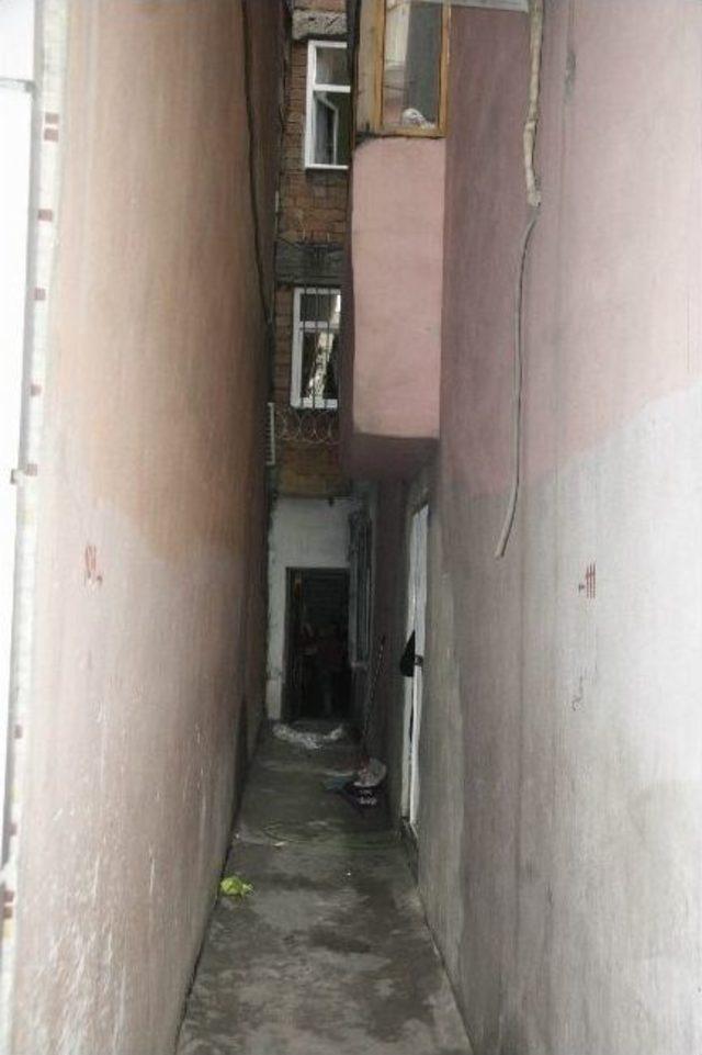 Cam Silerken Zemine &Ccedil;akıldı 1