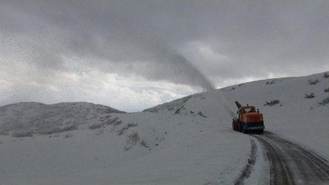 Bingöl’de 273 Köy Yolu Ulaşıma Kapandı