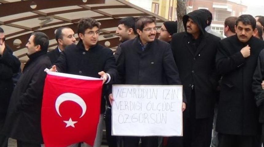 G&ouml;zaltına Alınan Polis Yakınları &Ccedil;evik Kuvvet &Ouml;n&uuml;nde Eylem Yaptı