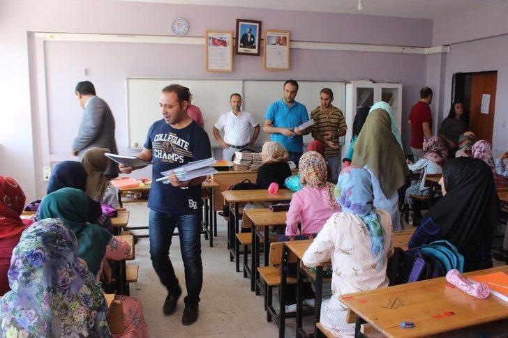Siverek’te İhtiyaç Sahibi Öğrencilere Kırtasiye Yardımı G1