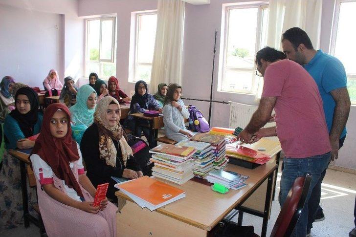 Siverek’te İhtiyaç Sahibi Öğrencilere Kırtasiye Yardımı G3