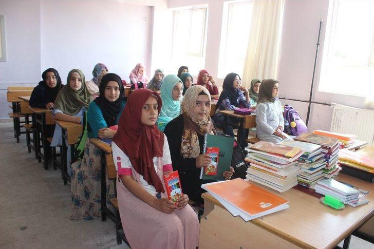 Siverek’te İhtiyaç Sahibi Öğrencilere Kırtasiye Yardımı G4