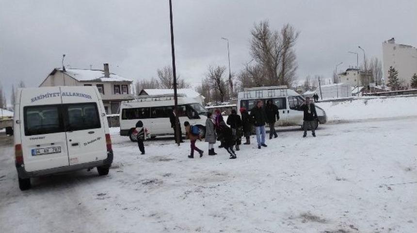 Eleşkirt&rsquo;te 18 K&ouml;y Yolu Ulaşıma Kapandı