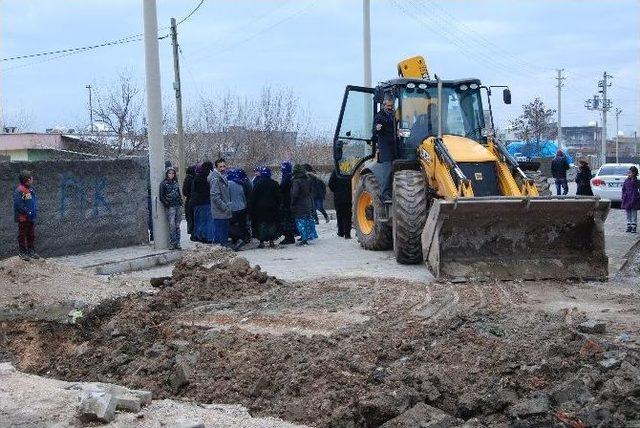 İdil’de Açılan Hendekler Belediye Tarafından Kapatıldı