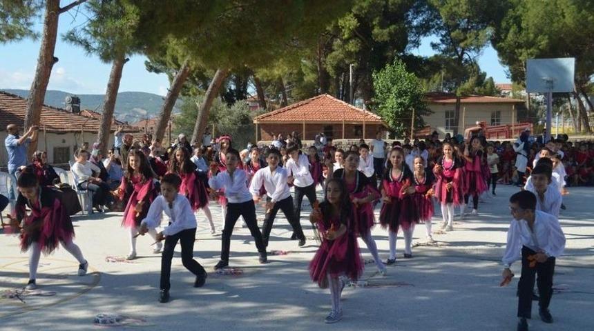 Selendi’de İlköğretim Haftası Kutandı