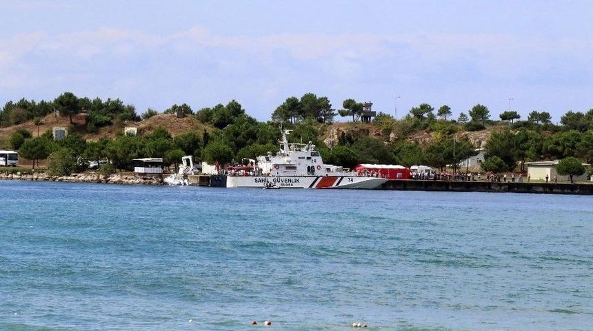 Kandıra&rsquo;da Alabora Olan Tekneden Kurtarılanlar Kıyıya Getirildi