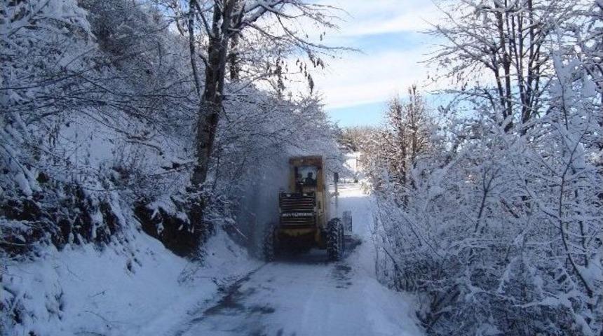 Ereğli&rsquo;de Kar Yağışı 29 K&ouml;ye Ulaşımı Kapattı