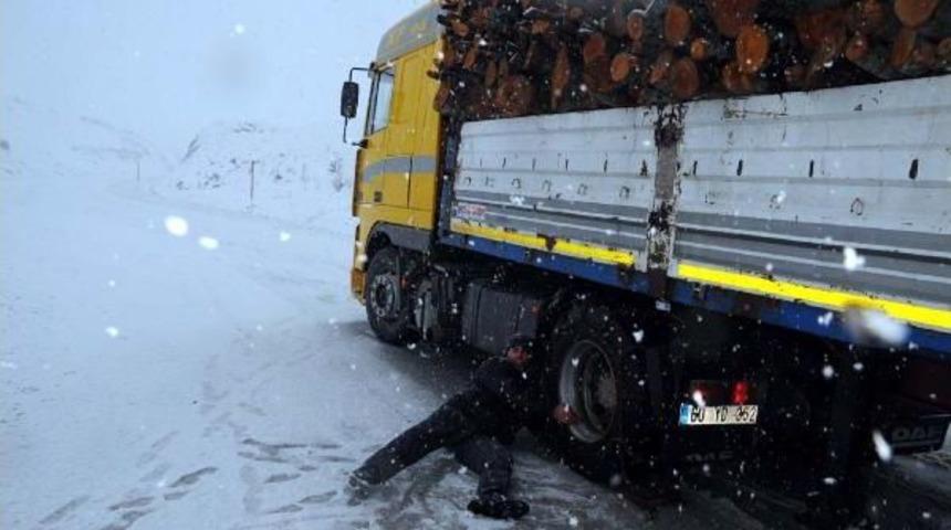 Tokat'ta 81 K&ouml;y Yolu Kardan Kapandı (2)