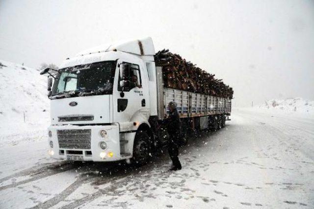 Tokat'ta 81 Köy Yolu Kardan Kapandı (2)