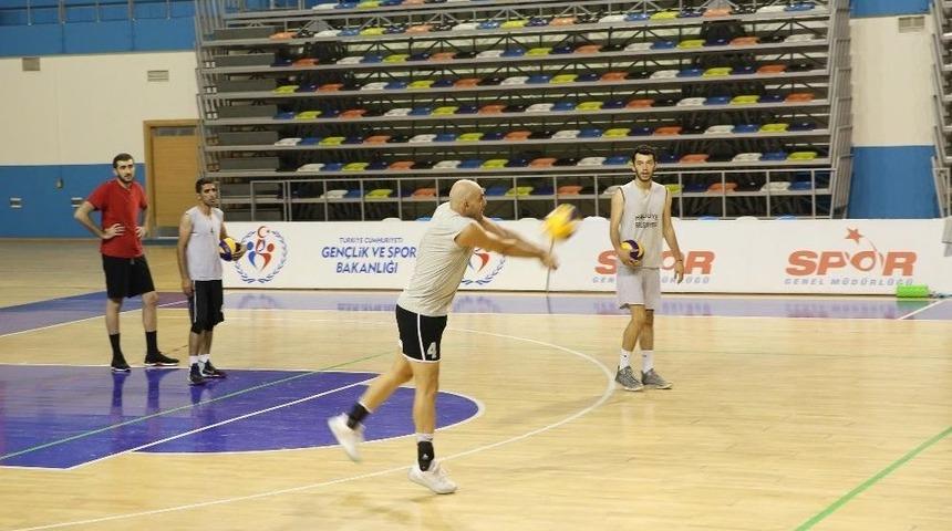 Haliliye Voleybol Takımı, Yeni Sezon Hazırlıklarını S&uuml;rd&uuml;r&uuml;yor