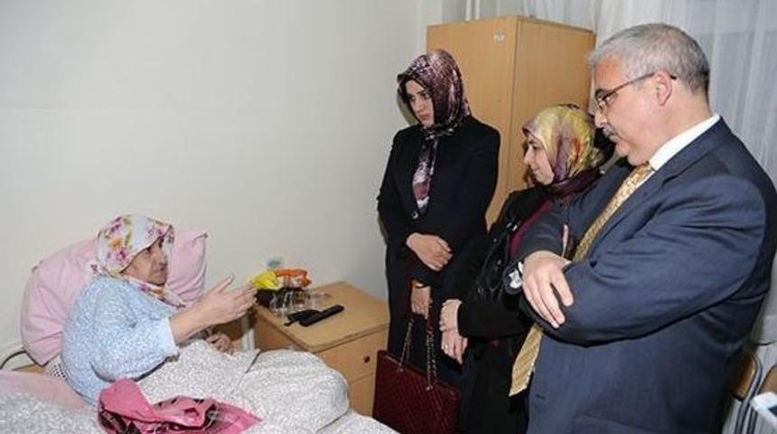 Vali G&uuml;ven&ccedil;er Huzurevini Ziyaret Etti