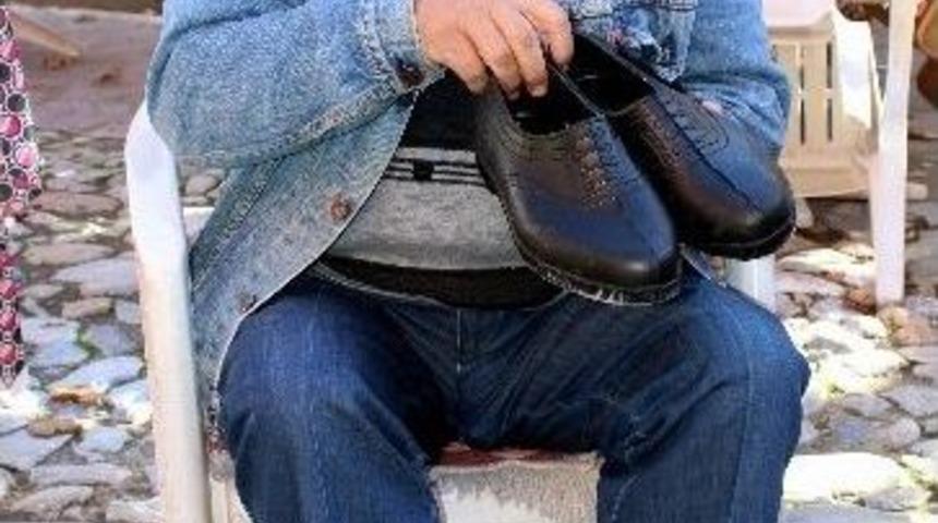 Profes&ouml;rden &lsquo;lastik Ayakkabı&rsquo; Tepkisi