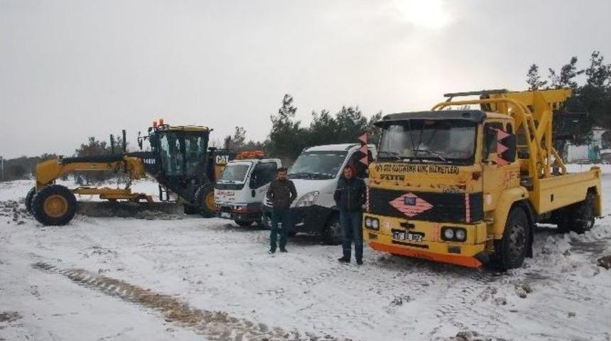 Balıkesir-k&ouml;rfez Yolunda Kar Alarmı