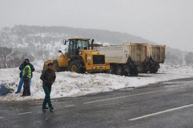 Balıkesir-körfez Yolunda Kar Alarmı