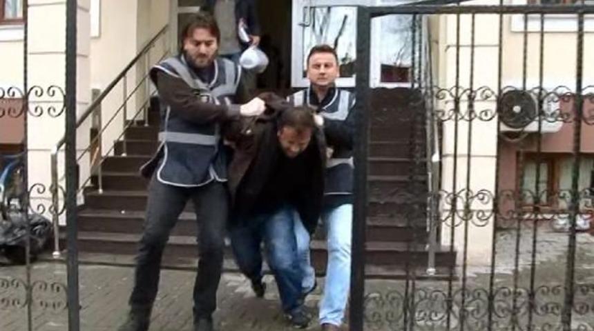 KOMŞUSUNA NOT YAZARAK TELEFONLU DOLANDIRICIYI YAKALATTI