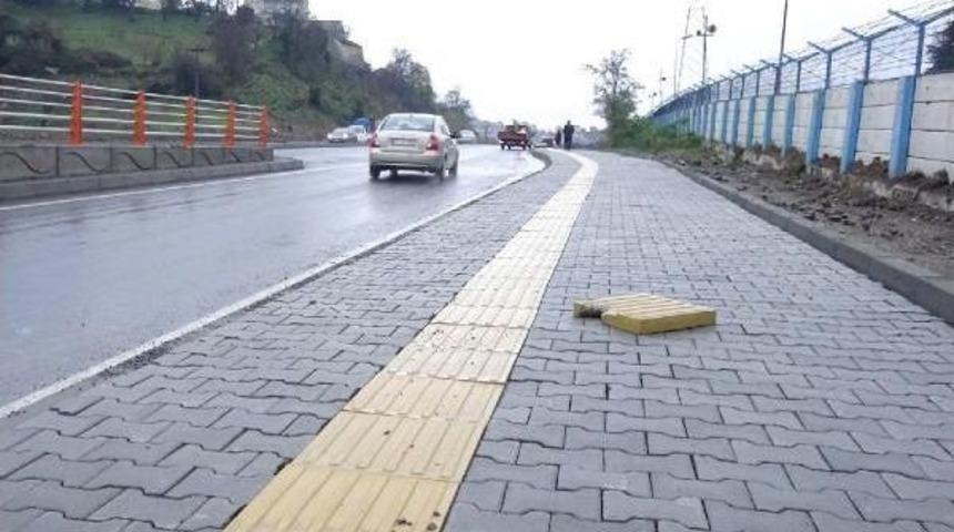 G&Ouml;RME ENGELLİLER YOLUNDAKİ TABELA KALDIRILDI