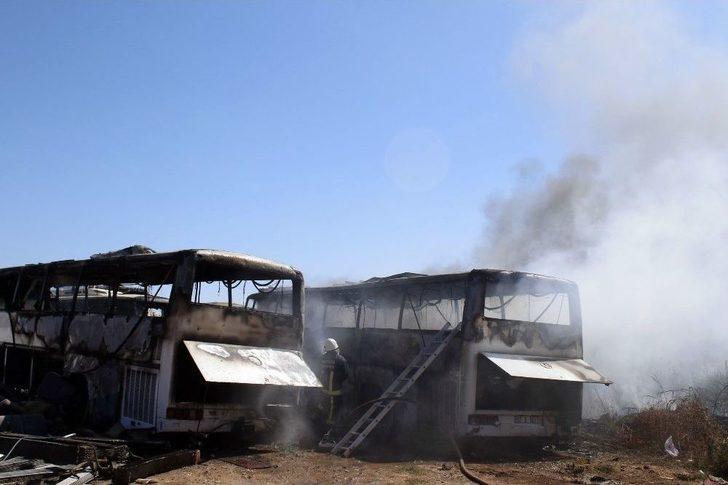 Antalya’da 4 Otobüs Alev Alev Yandı G2