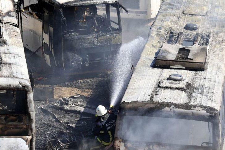 Antalya’da 4 Otobüs Alev Alev Yandı G5