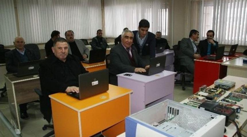 Yozgat Emniyeti Mahalle Muhtarlarını Bilgisayar Teknolojisiyle Buluşturuyor