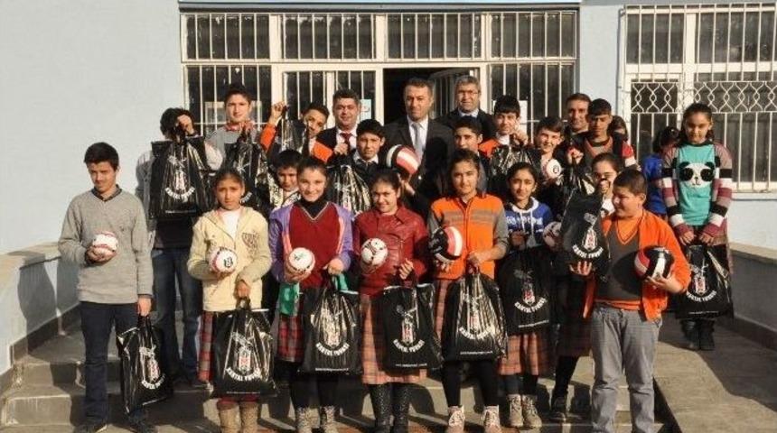 Beşiktaş Yozgatlı &Ouml;ğrencileri Sevindirdi