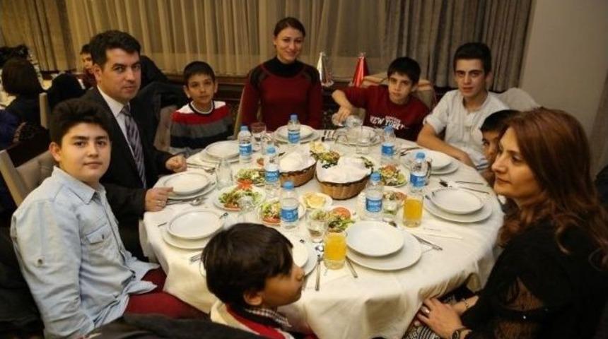 Sevgi Evlerinde Kalan &Ccedil;ocuklara &Ouml;zel Program