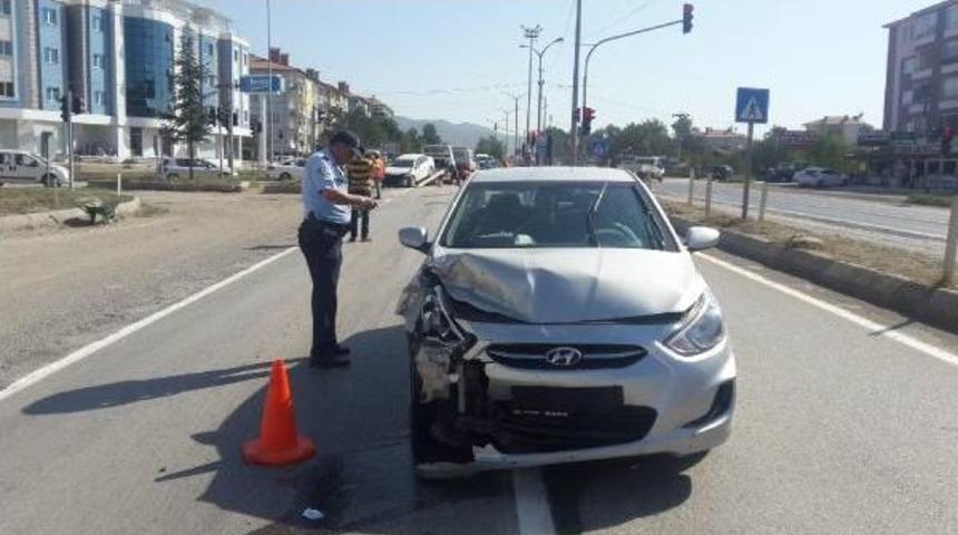 Osmancık'ta Iki Otomobil &Ccedil;arpıştı: 5 Yaralı