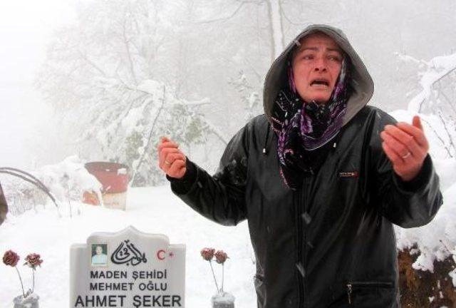 Kaza Kurbanı Madenciler Mezarları Başında Anıldı