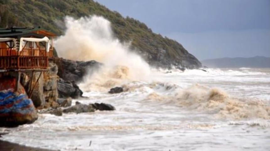 Şiddetli Yağmur Mersin'de Hayatı Fel&ccedil; Etti (2)