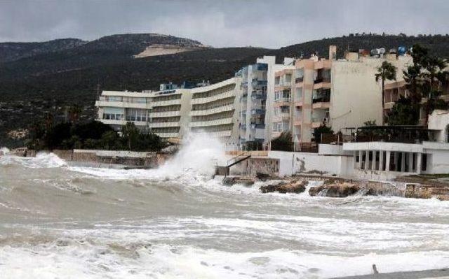 Şiddetli Yağmur Mersin'de Hayatı Felç Etti (2)