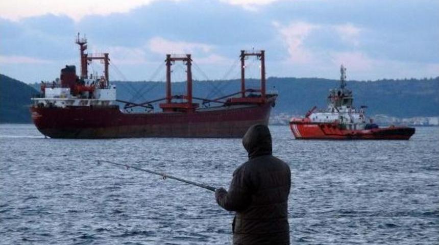 KURU Y&Uuml;K GEMİSİ &Ccedil;ANAKKALE BOĞAZIN EN DAR YERİNDE ARIZALANDI