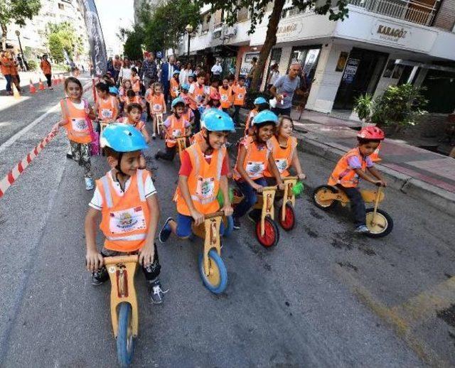 Otomobilsiz G&uuml;nde Bulvar Yayaların Ve Bisikletlilerin Oldu 2