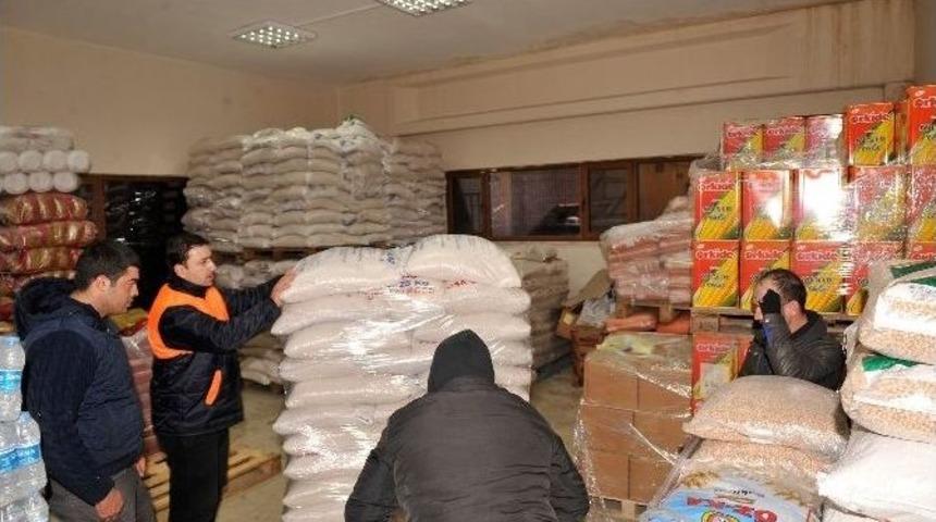 &Uuml;sk&uuml;dar&rsquo;dan Suriye&rsquo;ye 3 Tır İnsani Yardım