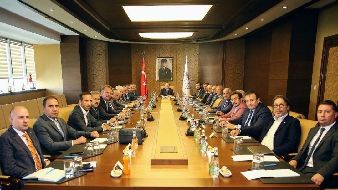 Kul&uuml;pler Birliği Vakfı&rsquo;ndan Bakanlar Ağbal Ve Bak&rsquo;a Ziyaret