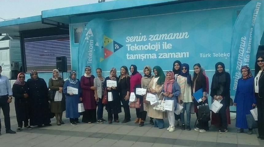 Erzurumlu Kadınlar Temel İnternet Kullanımını &Ouml;ğrendi