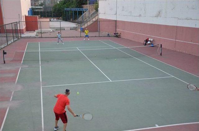 Bilecik&rsquo;te Veteran &Ccedil;iftler Tenis Turnuvası Yapıldı 1